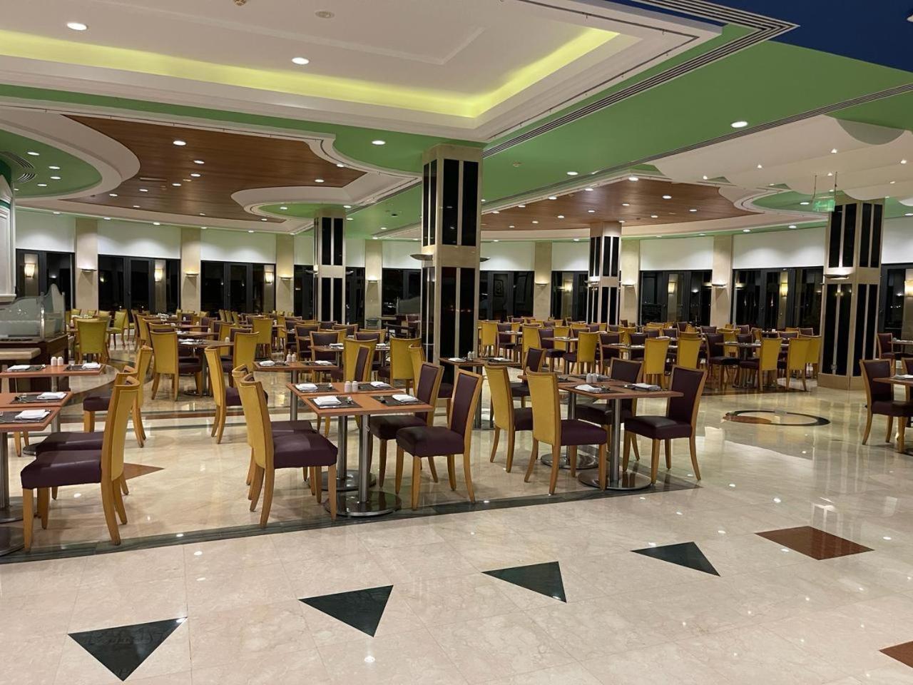 Reef Oasis Blue Bay & 5* Sarm es-Sejk